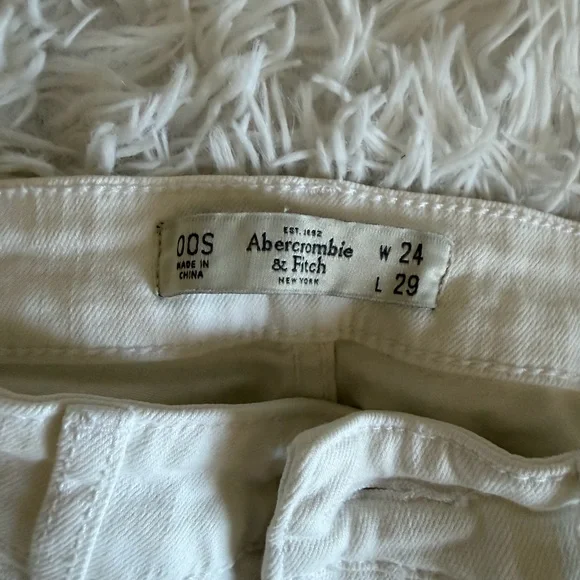 Abercrombie & Fitch White Jeans - Picture 2 of 3